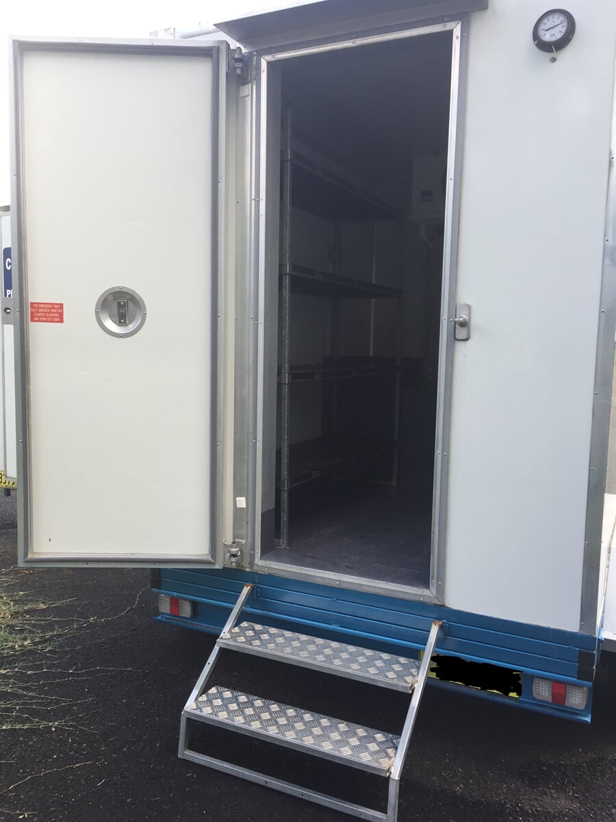 Rear entry of a coolroom trailer with fold-down steps
